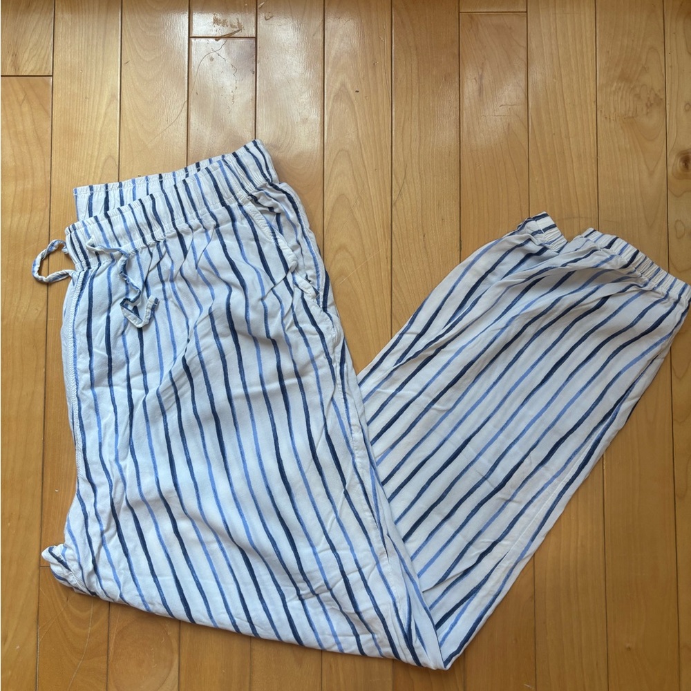 UNIQLO Women's Blue and White Striped Joggers Size Medium